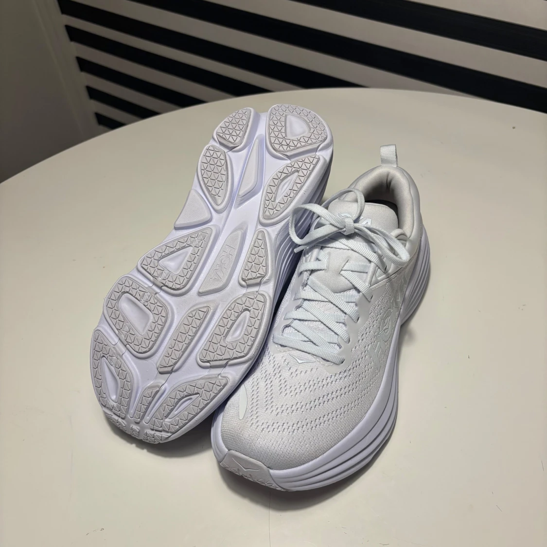 Vita Hoka bondi 8 sneakers strl 40⅔ - 2