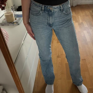 Raka jeans från STR  - Raka jeans från STR i ljus tvätt🩵 använd fåtal gånger, inga större tecken på användning🩵skriv vid frågor🥰