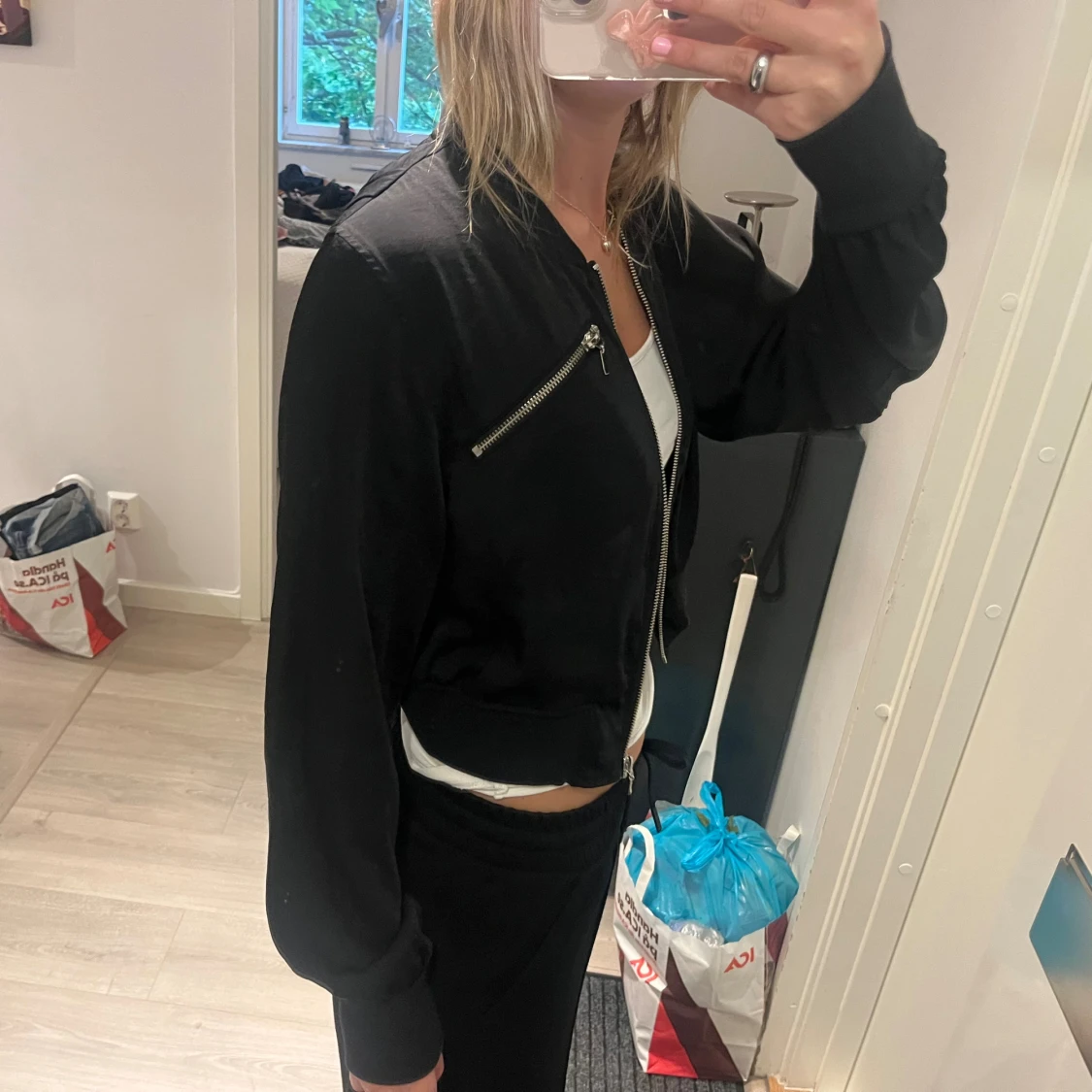 Svart kofta  med dragkedja - 2