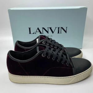 Lanvin skor  - Hej! Säljer nu dessa sjukt snygga lanvin skor. Skorna är i toppskick! Har begränsat antal boxar och dustbag. Hör av dig vid frågor. 