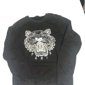 Kenzo tröja - Svart Kenzo tröja i storlek L. 