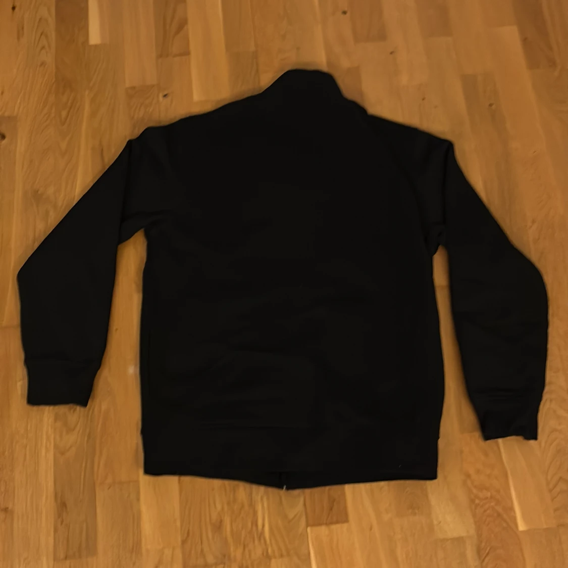 Svart zip-kofta från MNG - 3