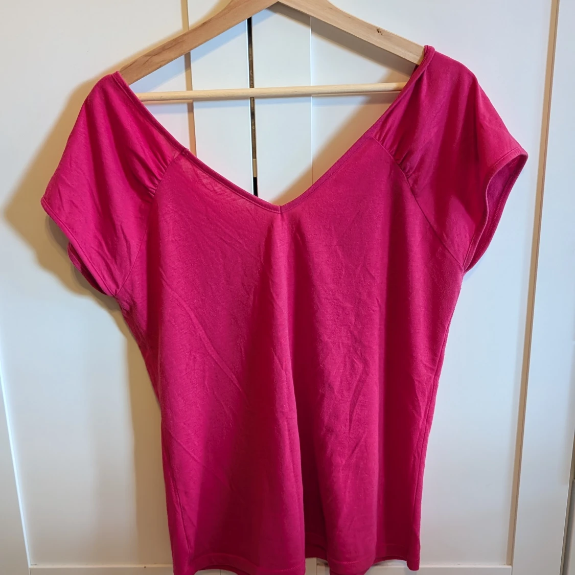 Ceriserosa v-ringad topp Old Navy - 1