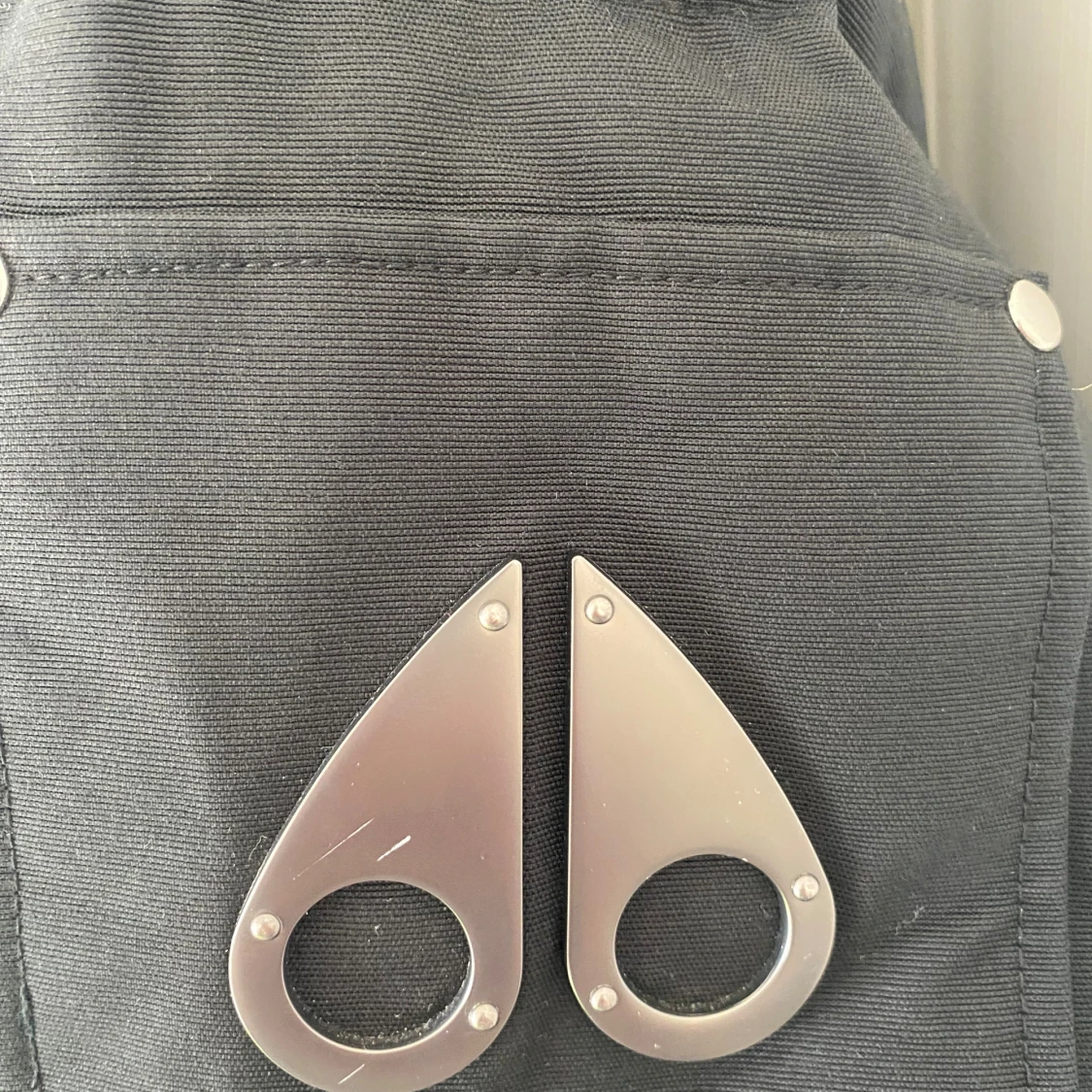 Svart dunjacka med päls från Moose Knuckles - 3