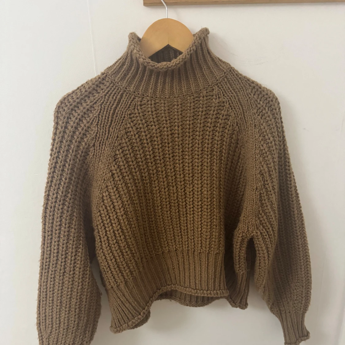 Brun stickad polotröja - 2