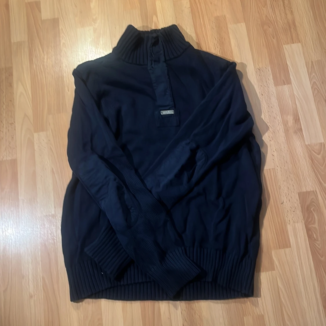 Mörkblå stickad tröja Henri Lloyd