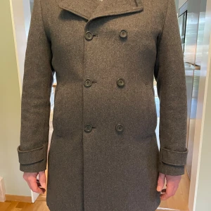 Grå ullrock - Halvlång rock i 70% ull och 30% nylon.