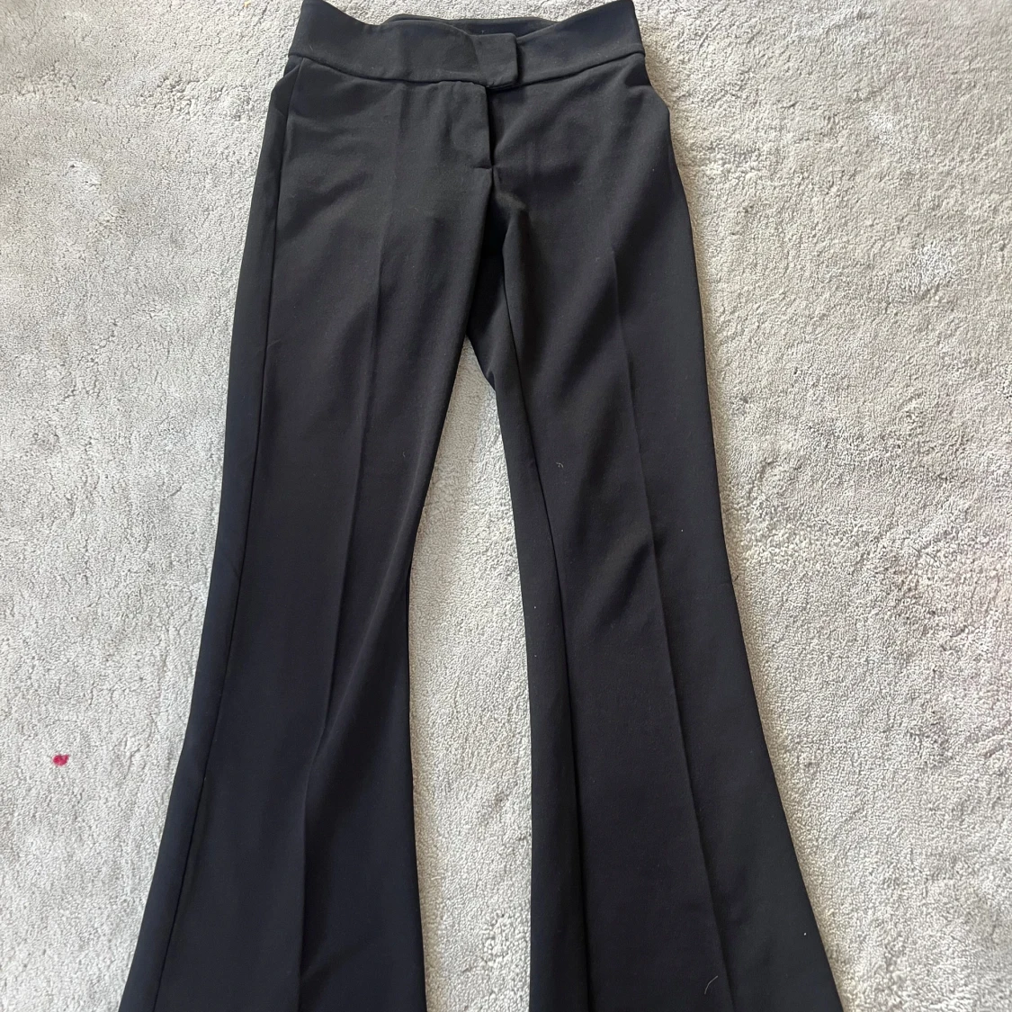 Svarta bootcut kostymbyxor Gina Tricot