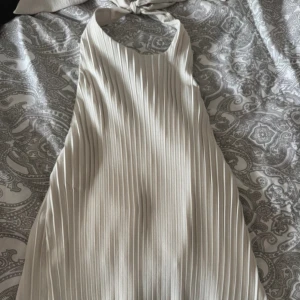 Halterneck topp - Asfin topp från Zara!! Använd en gång💖💖