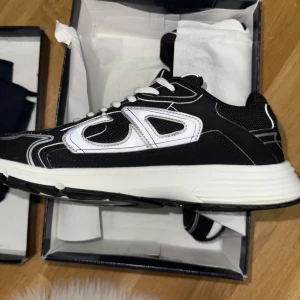 B30  - Endast använda 3 gånger vilket innebär att de är i bra skick 