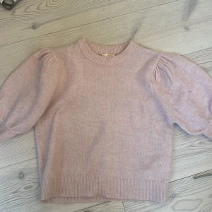 Ljusrosa stickad tröja🫶 - Superfin ljusrosa stickad tröja från Gina Tricot 🫶🫶