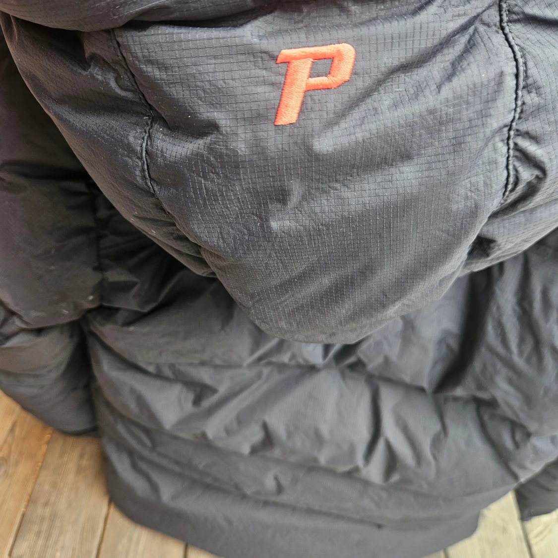 Svart dunjacka Peak Performance - 2