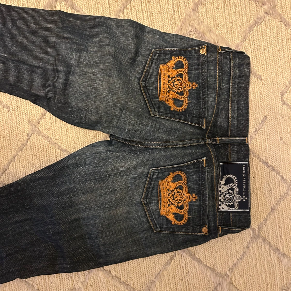 Victoria Beckham jeans med guldbrodyr