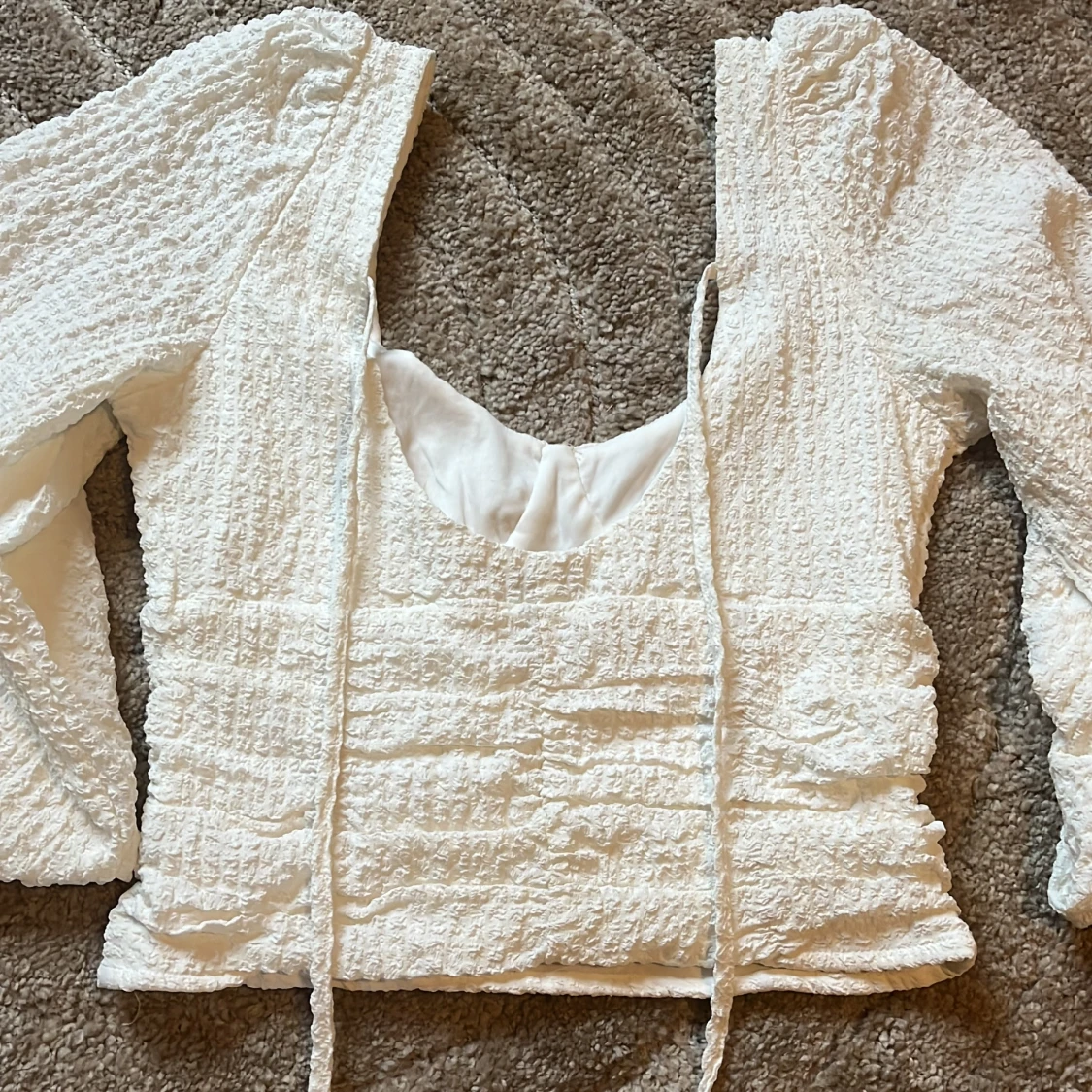 Vit croppad blus med puffärmar - 1