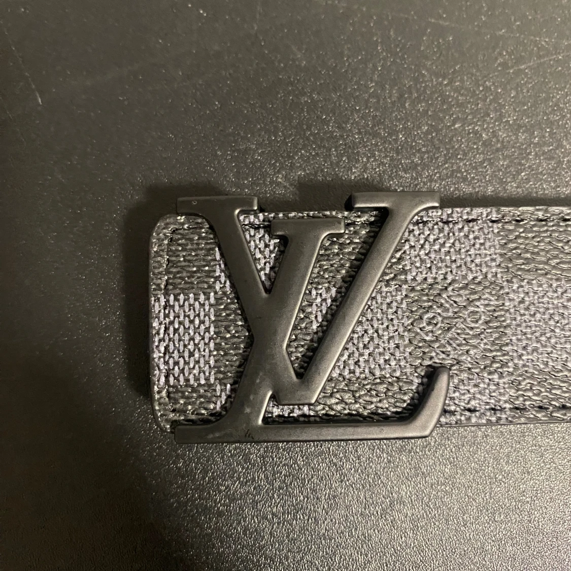 Svart rutigt skärp - 1