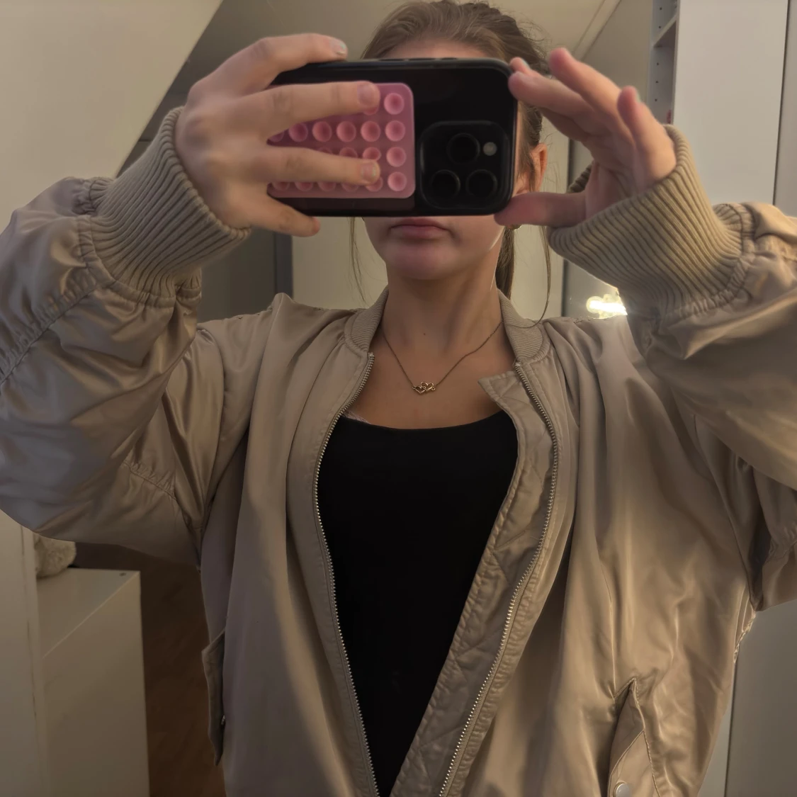 Beige bomberjacka med dragkedja - 2