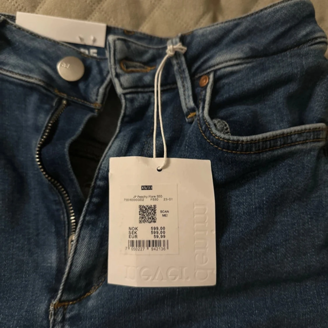 Blå bootcut jeans från AWARE - 1