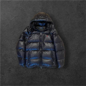 Svart pufferjacka från Polo Ralph Lauren - Used about 10times, perfect condition. Fits M and L