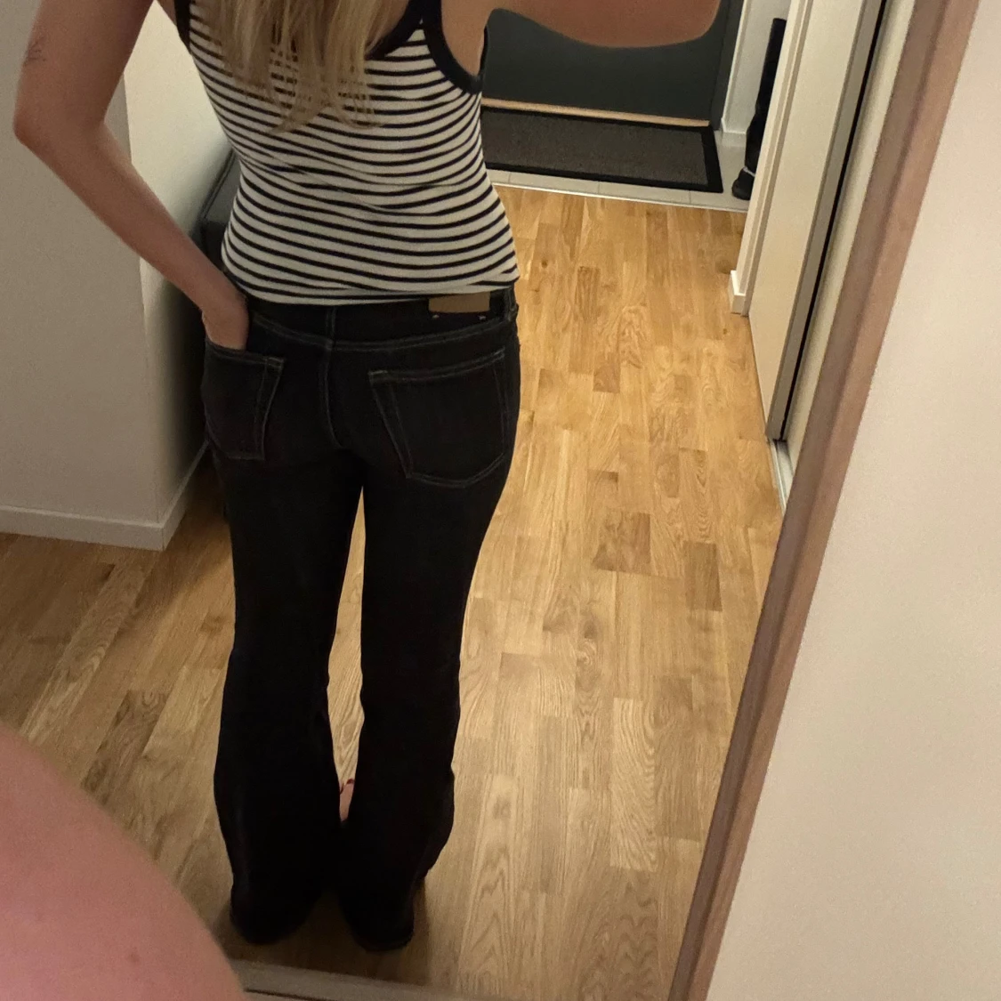 Svarta bootcut jeans  - 1