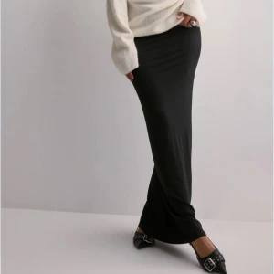 Långkok från NELLY - Kjol från Nelly i storlek XS