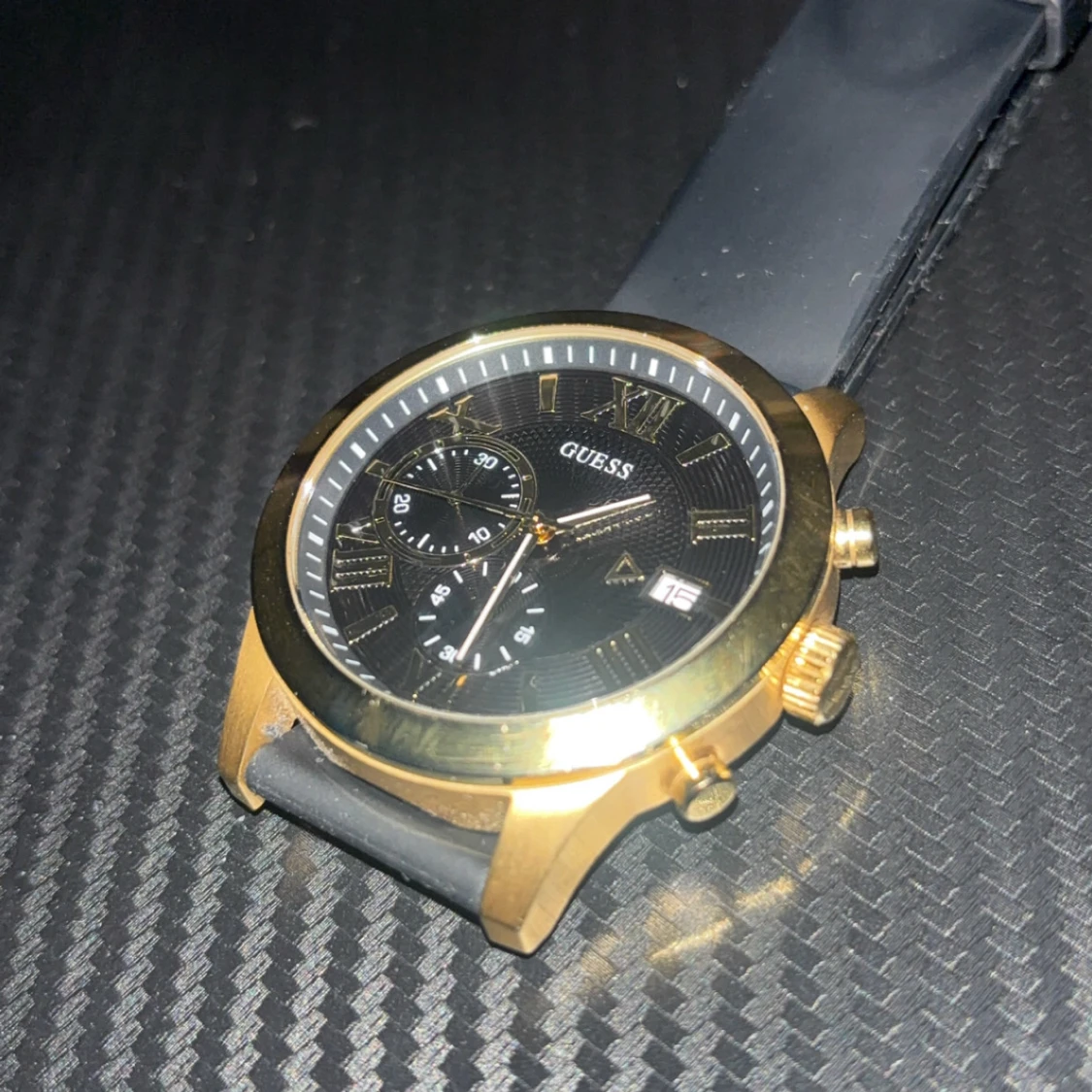 Svart och guld klocka från Guess - 1