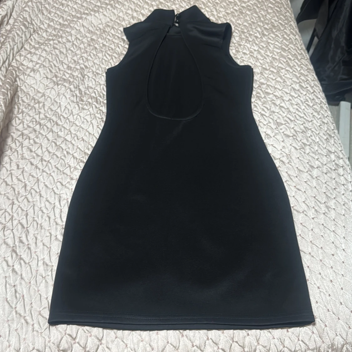 Svart kort klänning från Sisters Point - 1