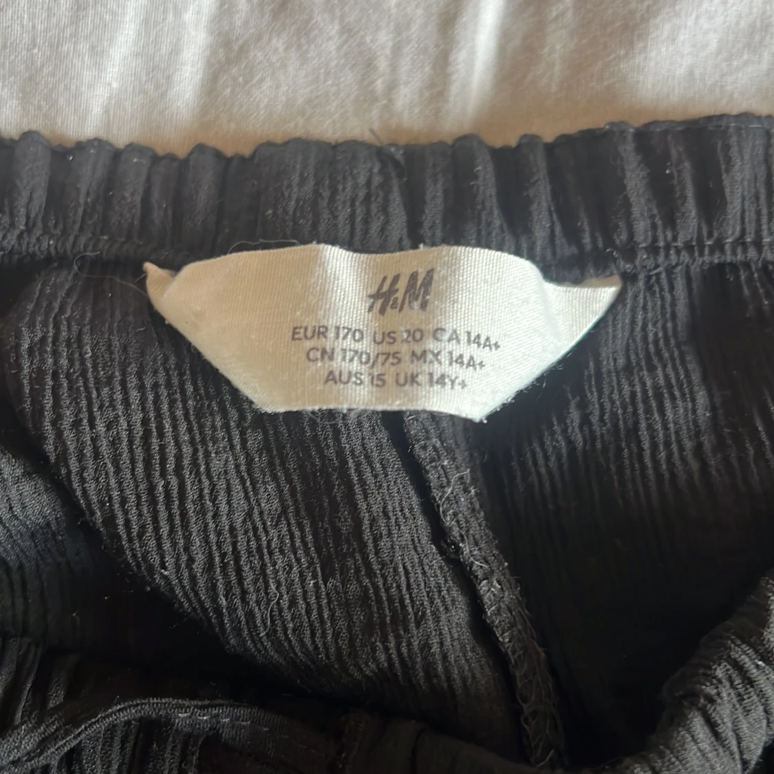 Svarta vida byxor från H&M - 2