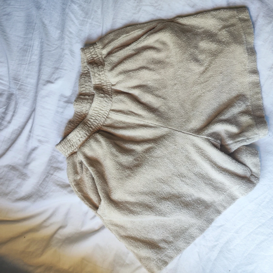 Beige frottéshorts från Lindex