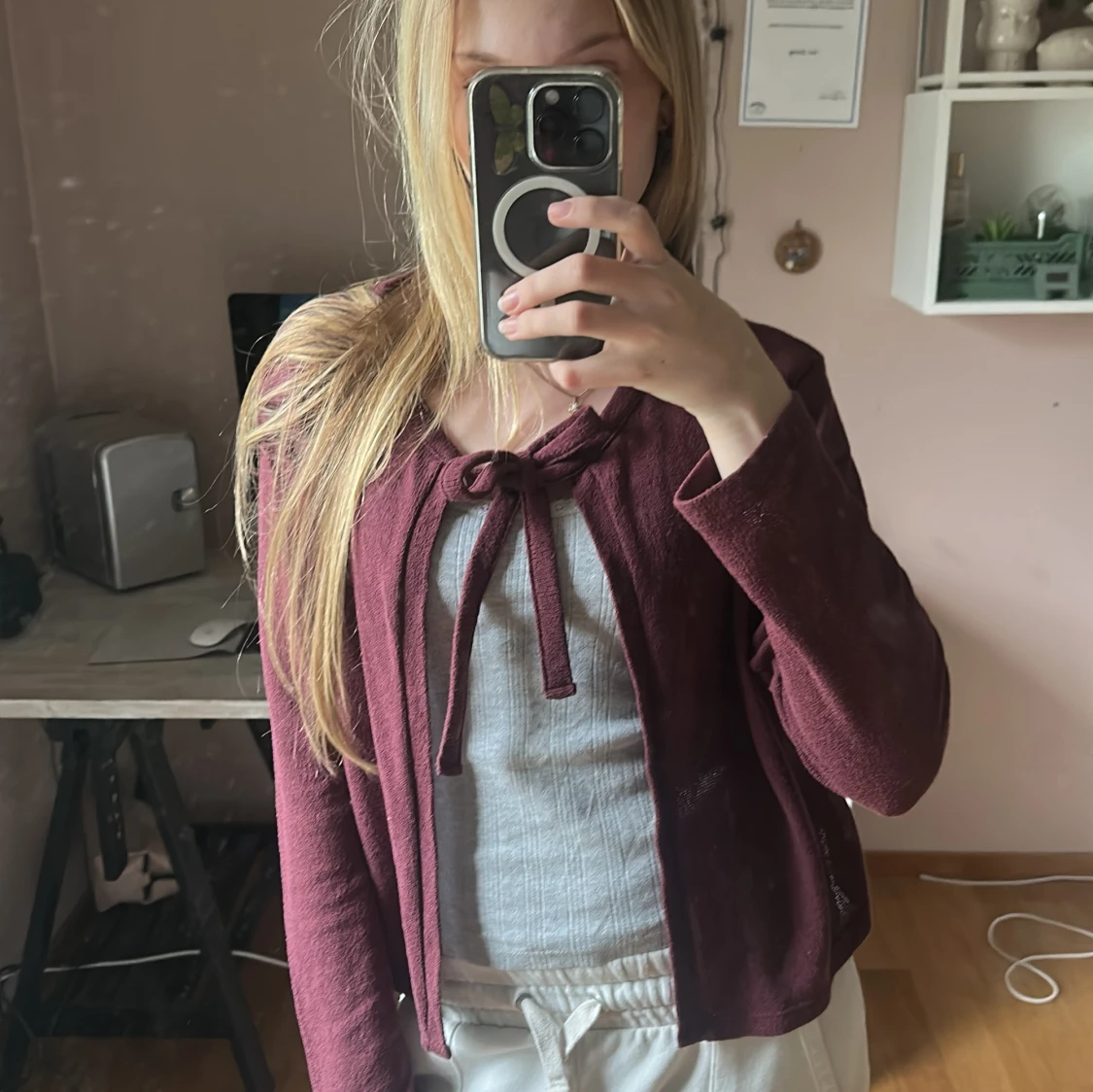 Röd kofta med rosett - 1