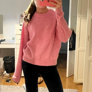 Stickad tröja i alpacka - Rosa stickad tröja i alpacka från Zara i fint skick