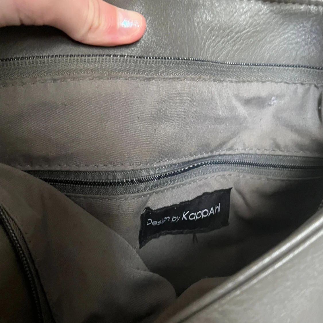 Grå axelväska från KappAhl - 2