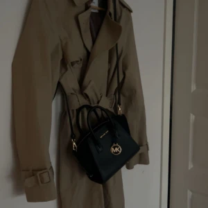 Beige trenchcoat från MNG med bälte - Aldrig använt