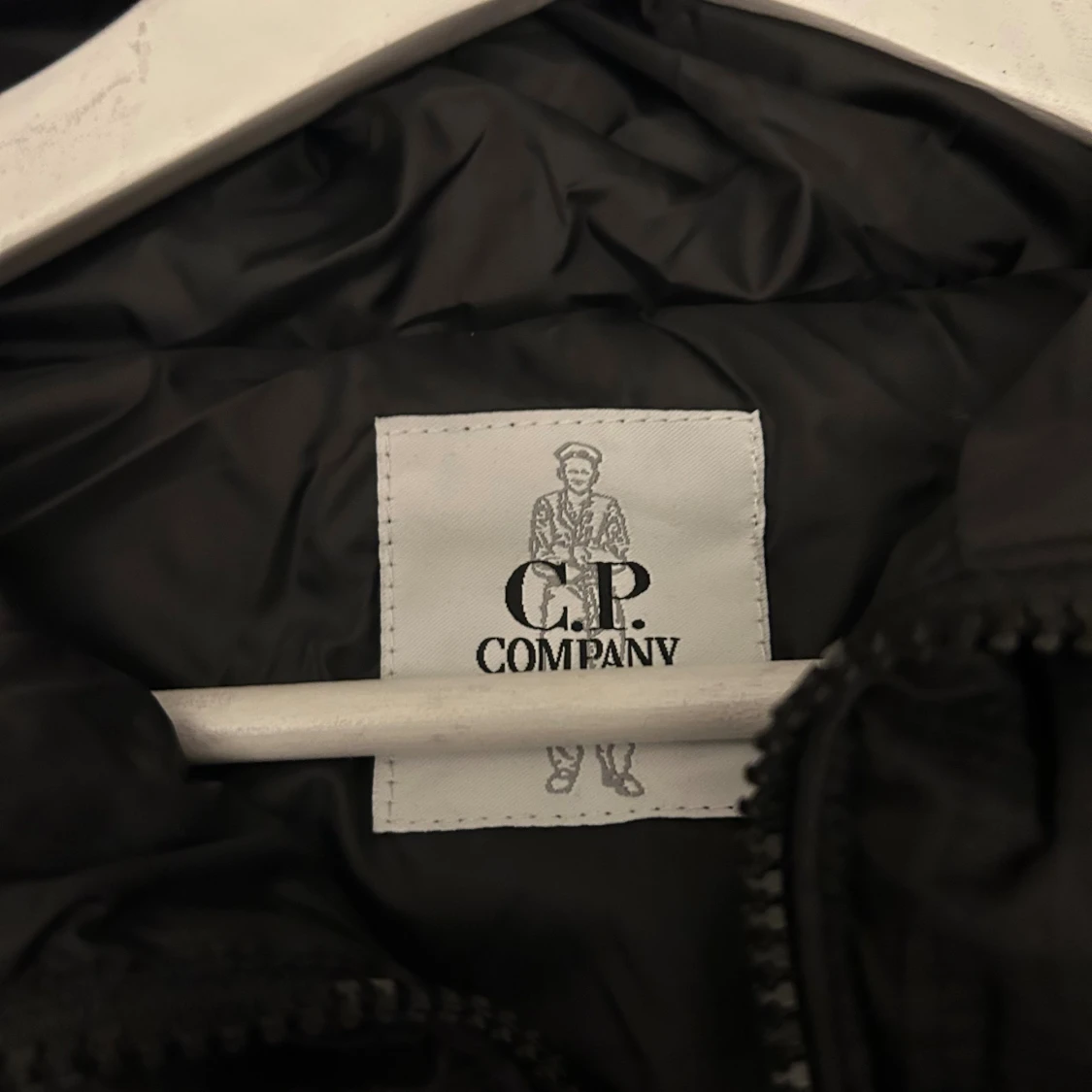 Svart dunväst från C.P. Company - 2