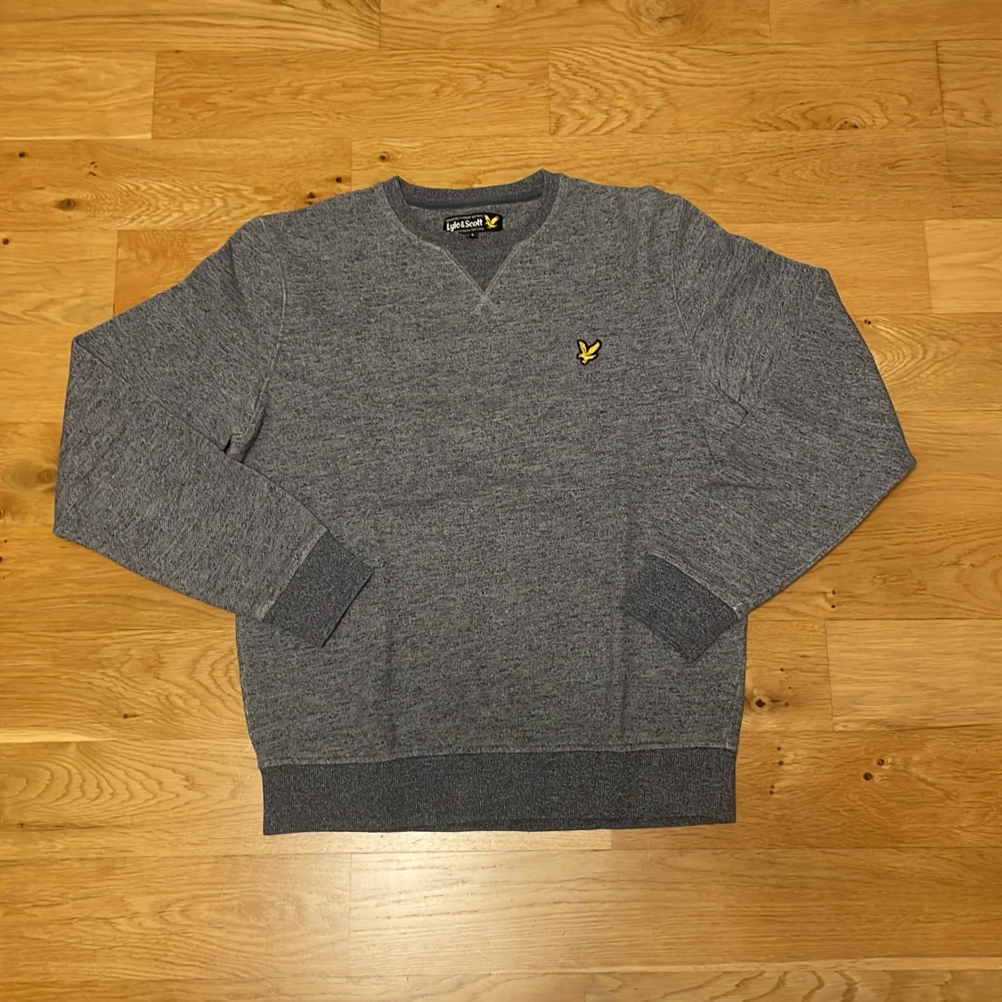 Grå sweatshirt från Lyle & Scott