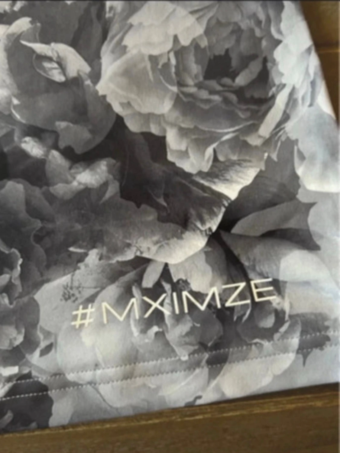 Blommig grå linnetopp från MXIMZE - 1