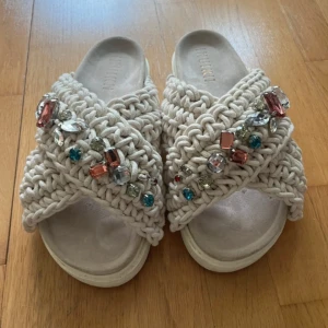 Inuikii Sandaler - Säljer dessa supersnygga sandaler från Inuikii, de är i mycket fint skick, passar tyvärr inte mig😇💖 Nypris är runt 2600kr💖 Orginalkartong ingår inte!