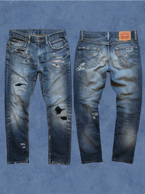 CUSTOM LEVI’S 511 - Ett par sjukt snygga Levi’s jeans i den populära slimfit modellen ”511”. 1 of 1 custom made med en oerhört unik design!! Hör gärna av dig!