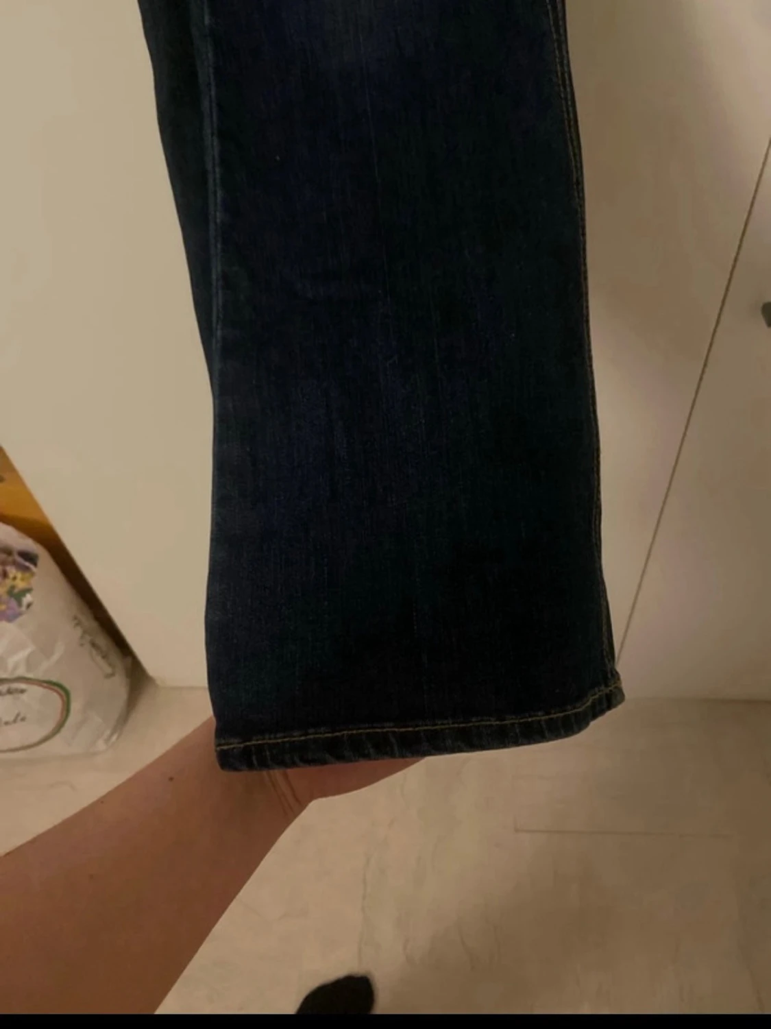 Mörkblå bootcut jeans från Karen - 3