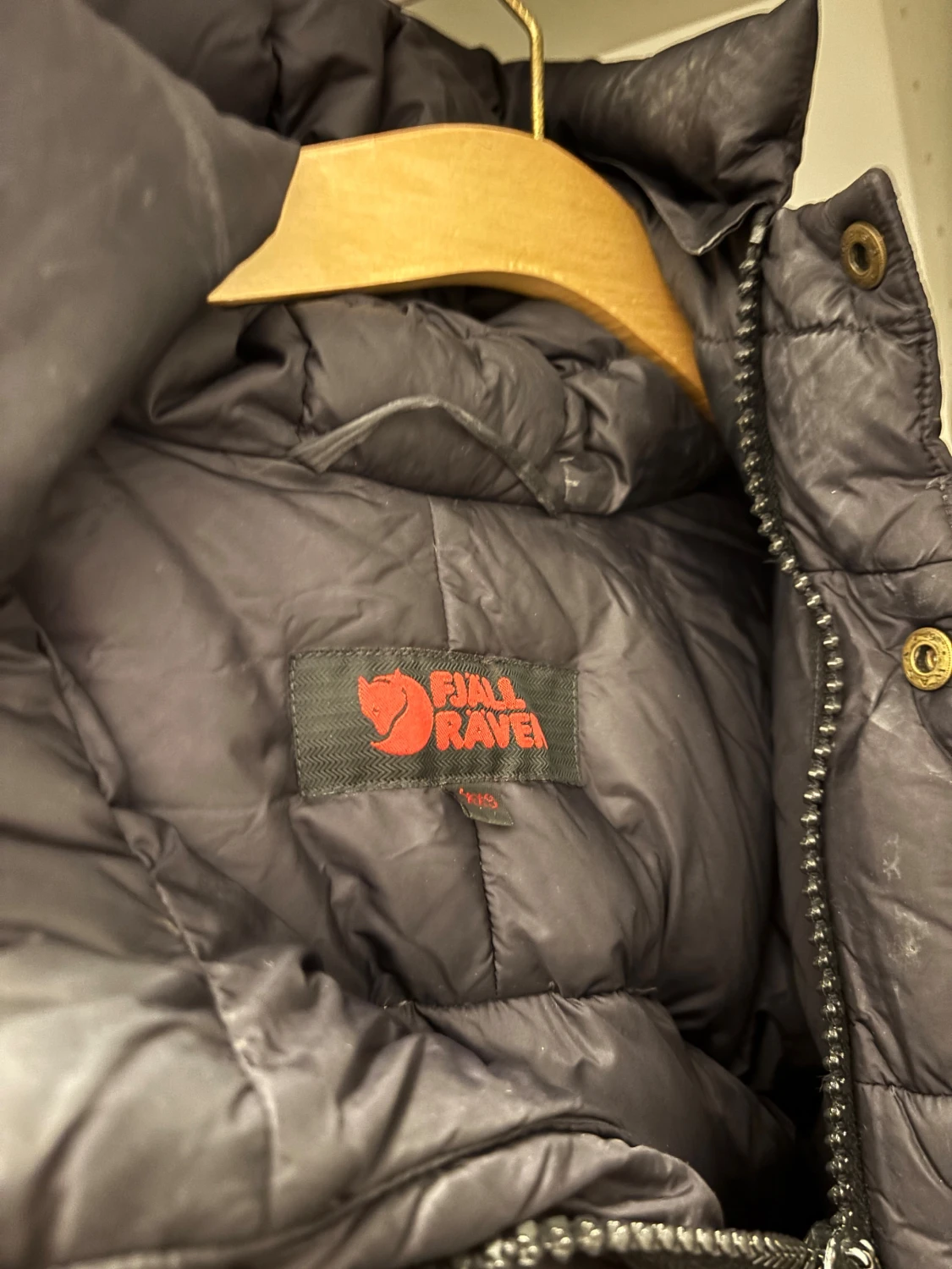 Svart dunjacka från Fjällräven - 1