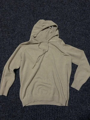 Kashmir hoodie - Helt nya                                                                     Priset går att diskutera🍾                                      Skriv vid tillfälle minsta fundering 😁                                S men passar XS