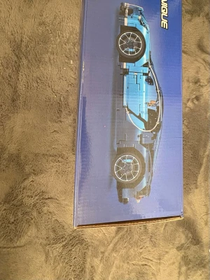 Lego Bugatti Chiron  -  LEGO Technique bilmodell i 1:8 Bugatti Chiron. 