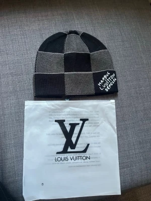 LV beanie - LV beanie, pris kan diskuteras! Endast seriösa köpare!!