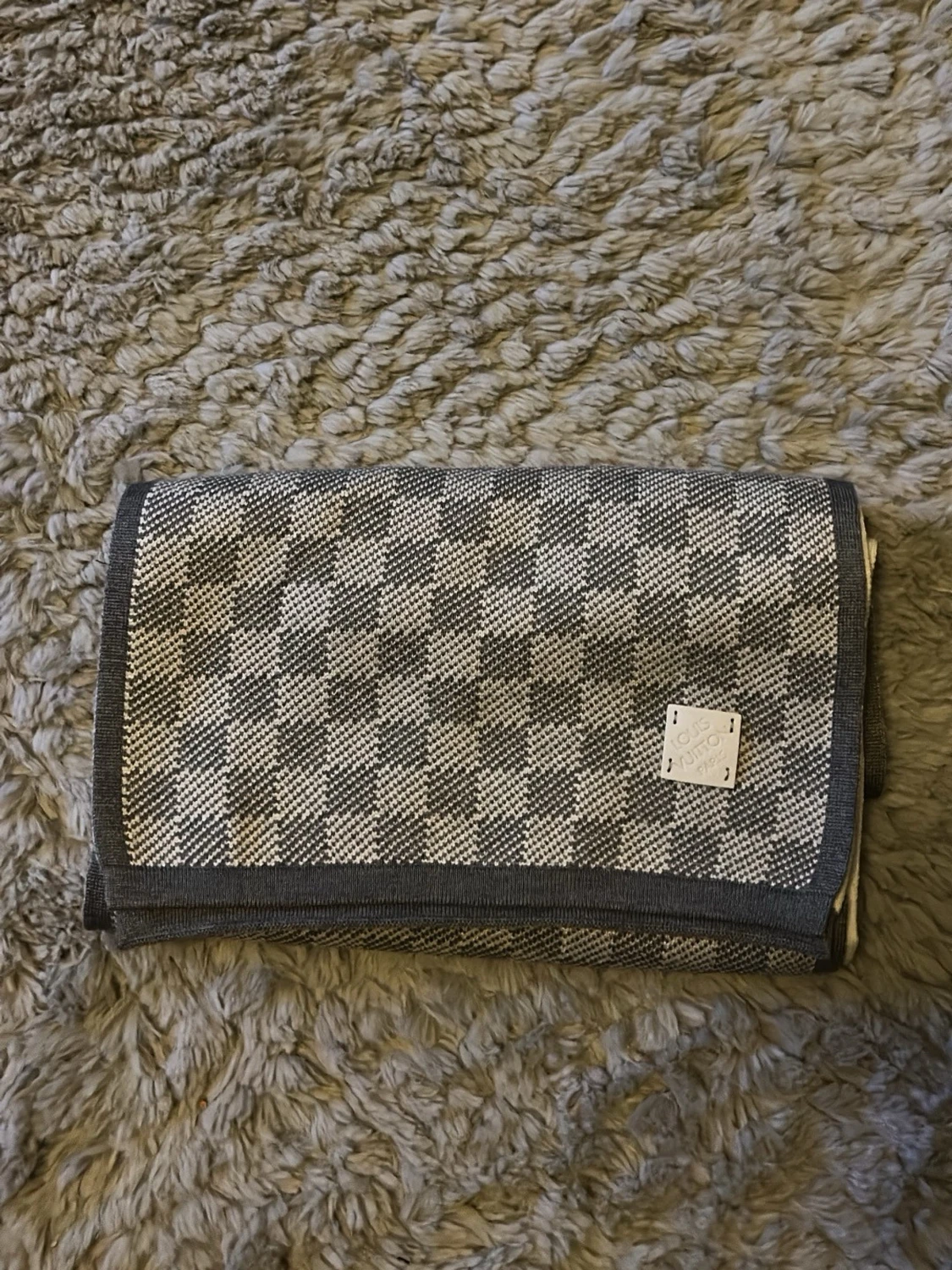 Louis vuttion halsduk 