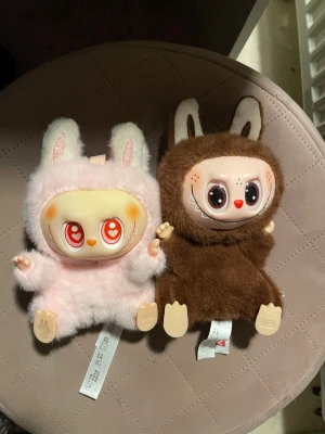 Pop Mart pälsväst nyckelring - En för 90 två för 150kr ❤️