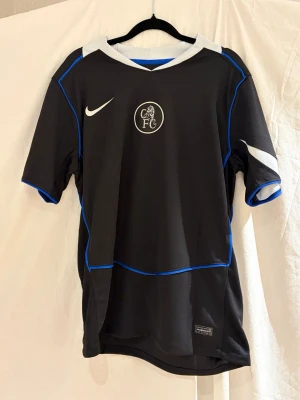 25/26 tredjeställ chelsea  - 25/26 Chelseas tredjeställ med estevao på ryggen. Bara att höra av sig vid frågor!