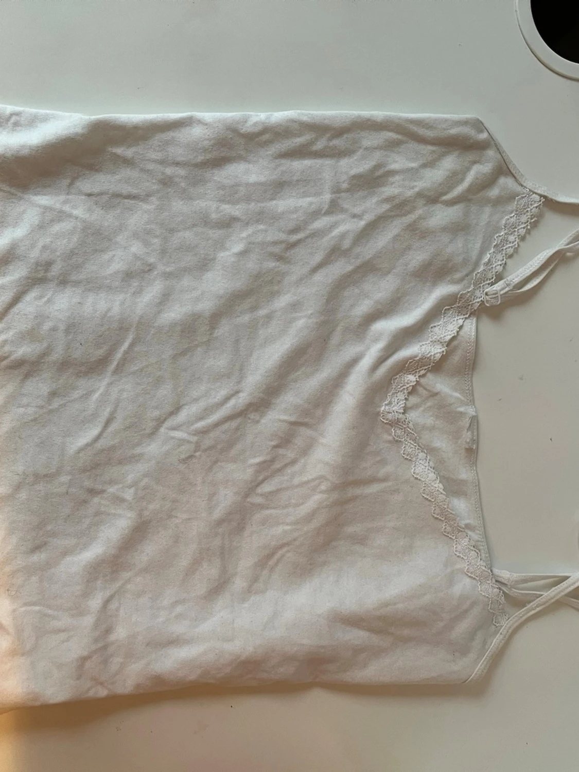 Vit linnetopp med spetskant - 2
