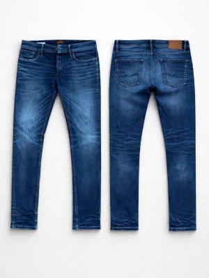 Jack & Jones Slim Fit jeans blå - Säljer ett par snygga blå slim fit jeans från Jack & Jones. Modellen heter Tim och har klassisk femficksdesign, normal midja och smal passform. Jeansen är i mycket bra skick och kostar 900kr nya. Jeansen är i stretchigt bomullsmaterial och har en schysst tvätt och en cool look. Storleken är W31 och L32. Priset går självklart att diskutera, om du har några frågor är det bara att höra av sig mvh Levi!