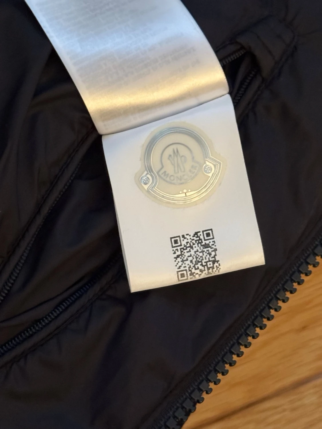 Svart pufferjacka från Moncler - 4