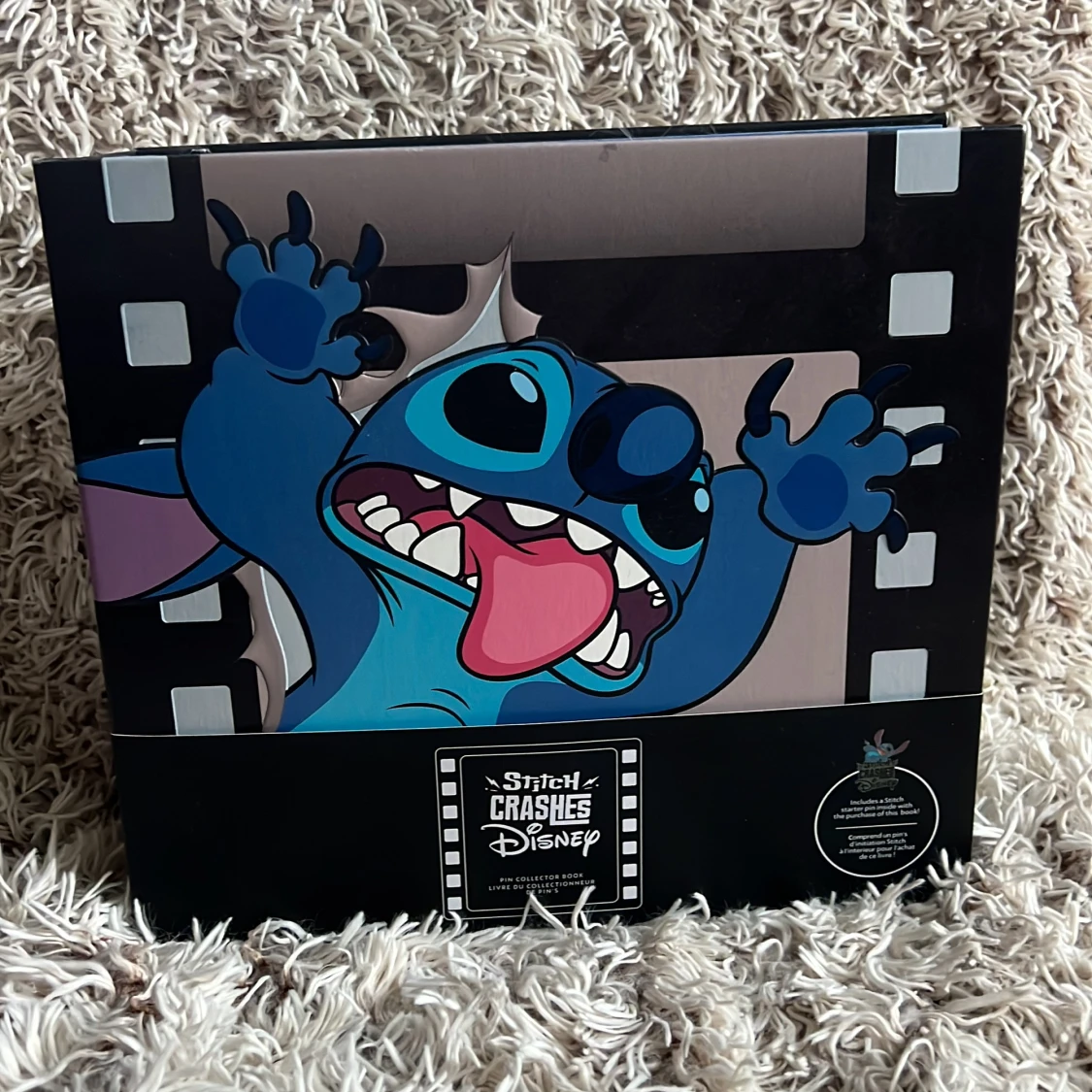 Stitch crashes Disney bok