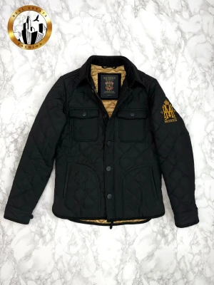 Morris Jacka S - Svart Morris jacka i storlek S i nästintill nyskick. Tveka inte på att höra av dig för fler frågor eller vid minsta fundering! Skick: 9,5/10